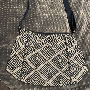 Casual carry-all in diamond weave